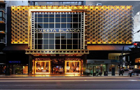  蒙山门头设计与商业空间的纽带。